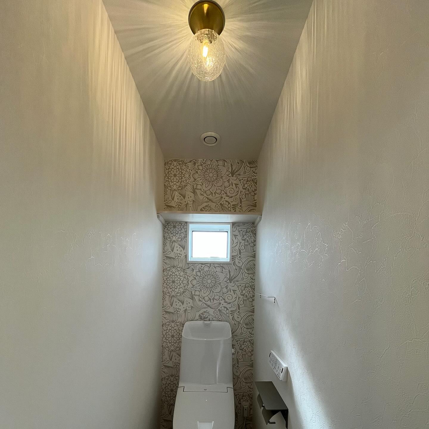 『白×グレーの組合せが可愛いお家』からWCのご紹介です👏