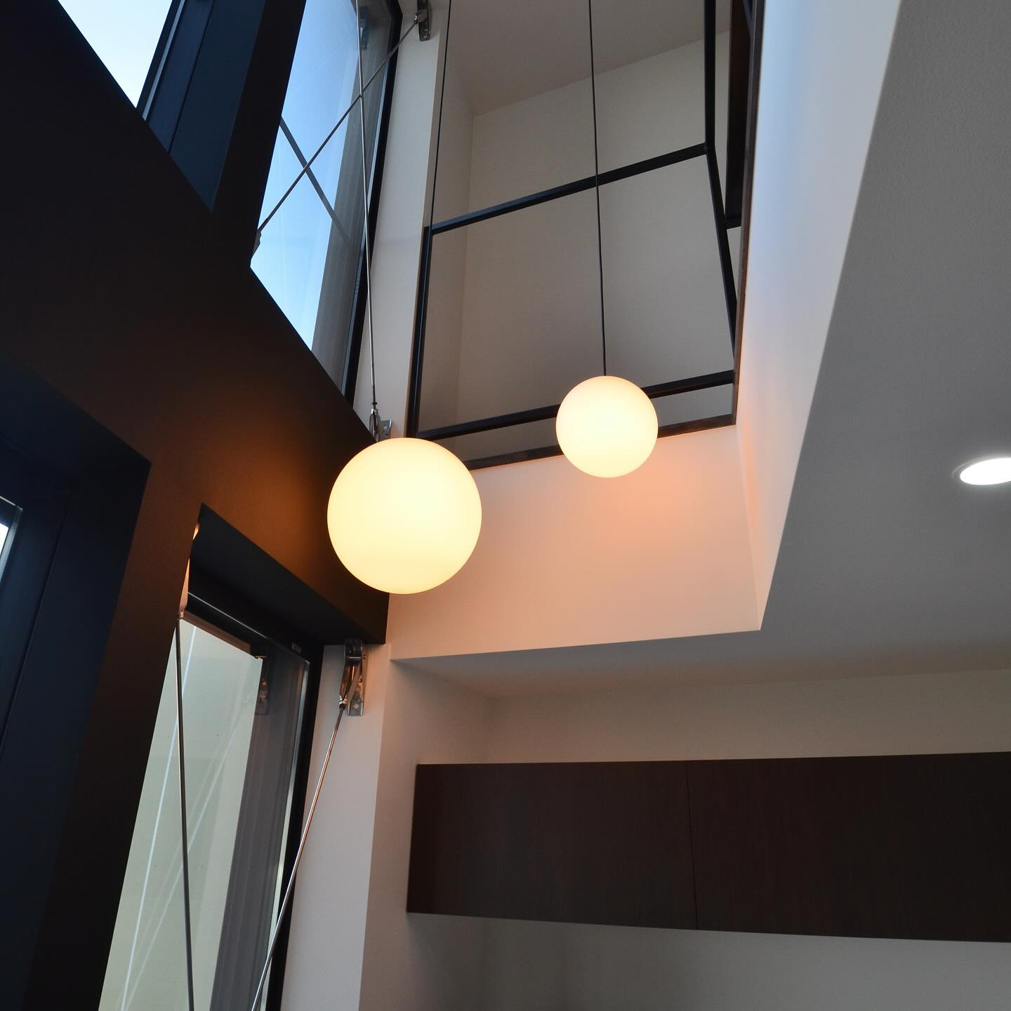 開放感×洗練されたデザイン✨の吹き抜けリビング✨上質な暮らし...