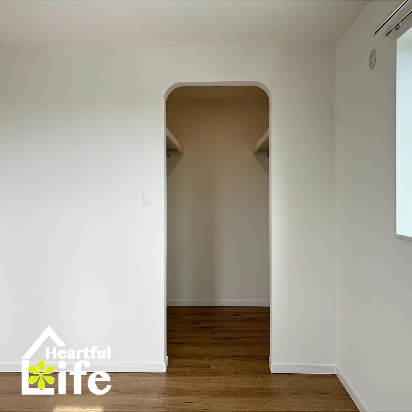 扉なしのクローゼットは垂れ壁でお洒落に😌✨角に丸みを持たせて...