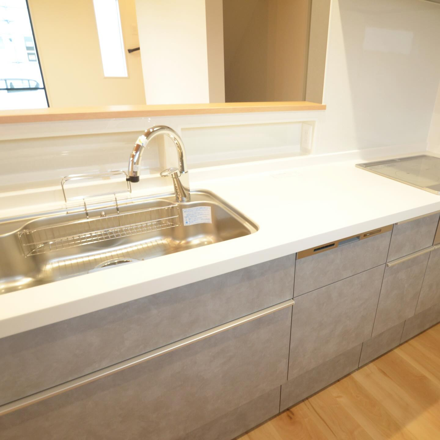 手元が隠れる腰壁キッチン✨