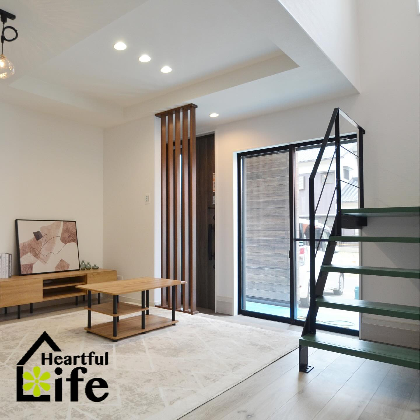 玄関とリビングを土間で繋げた間取り👏