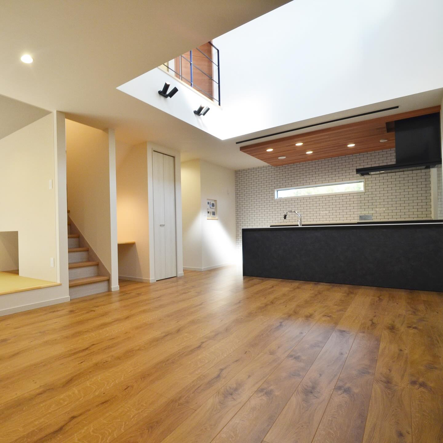 吹き抜けが開放感抜群のLDK✨😊