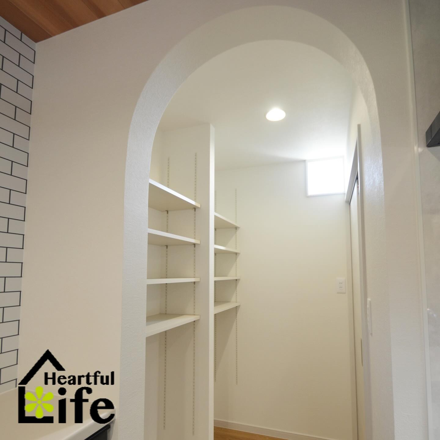 玄関横にパントリーを作りました👏