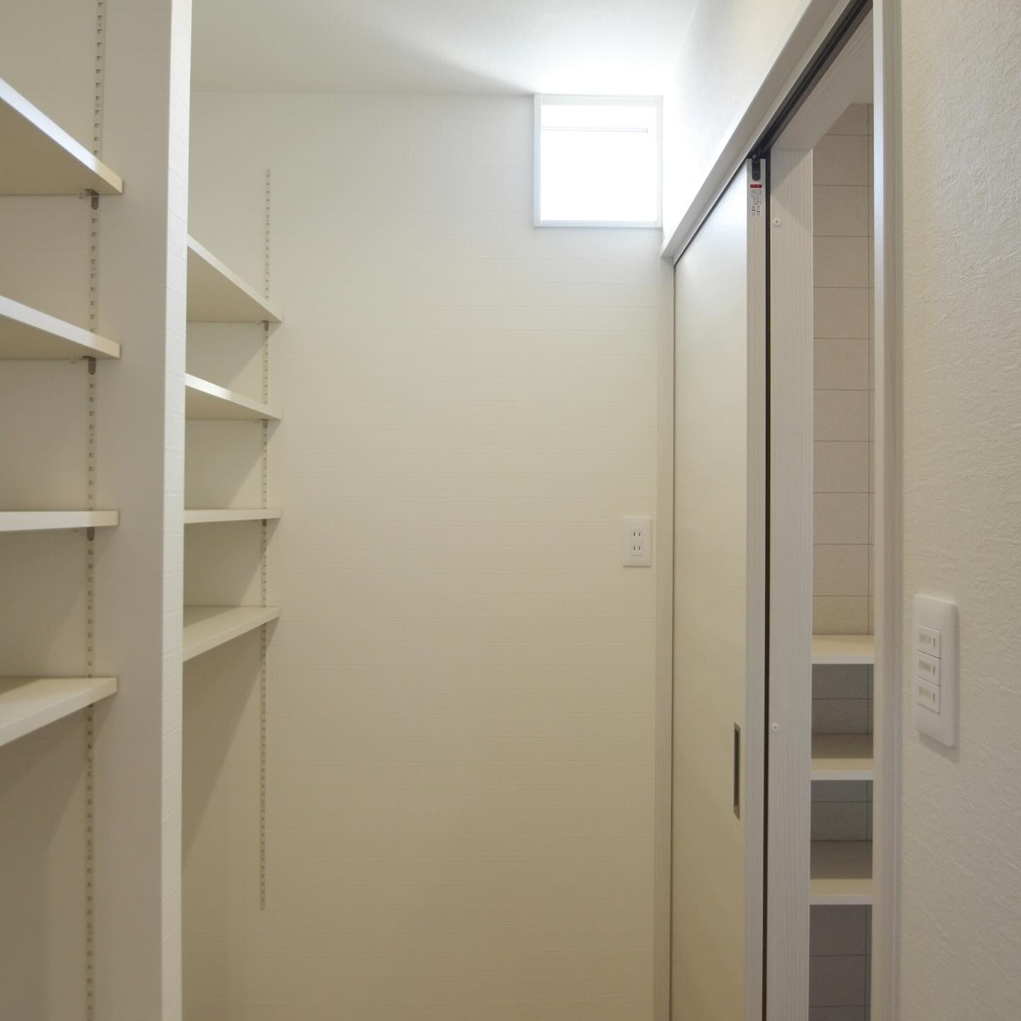 玄関横にパントリーを作りました👏