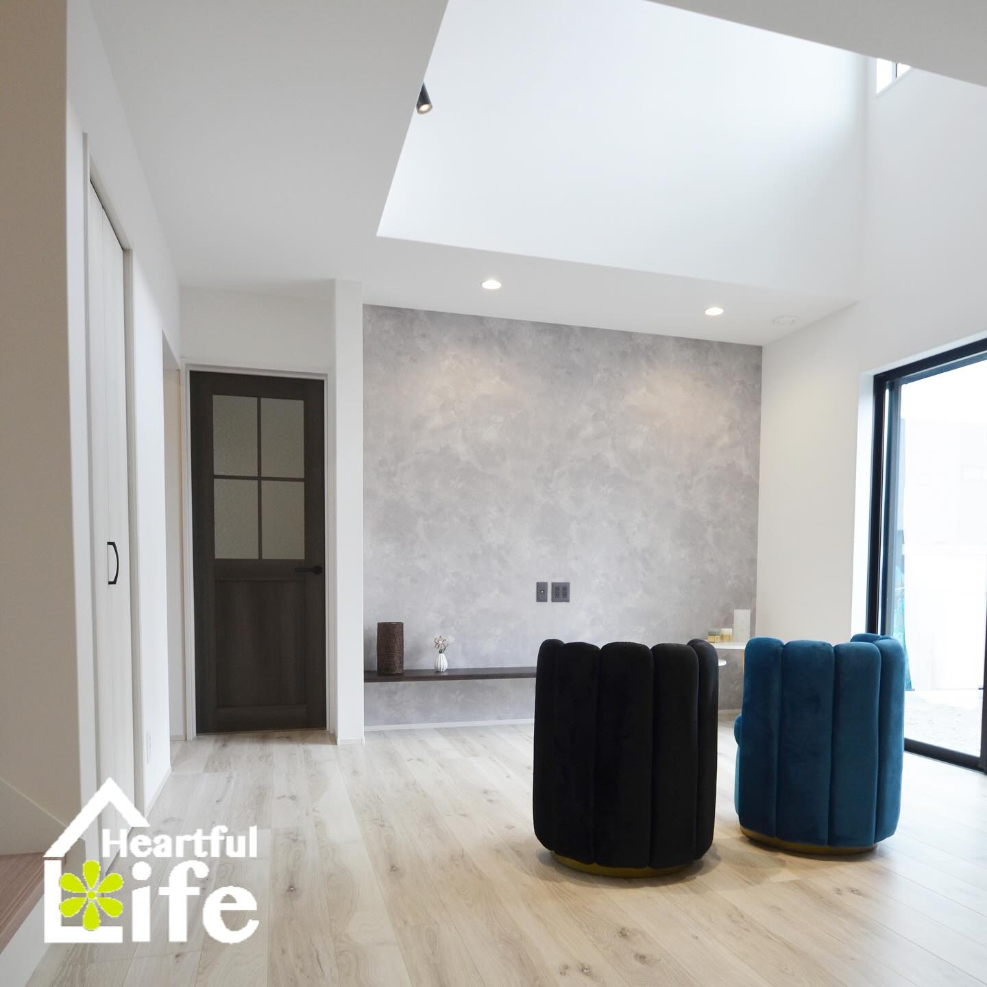 リビングは吹き抜けに🌟贅沢な空間が仕上がりました☺️