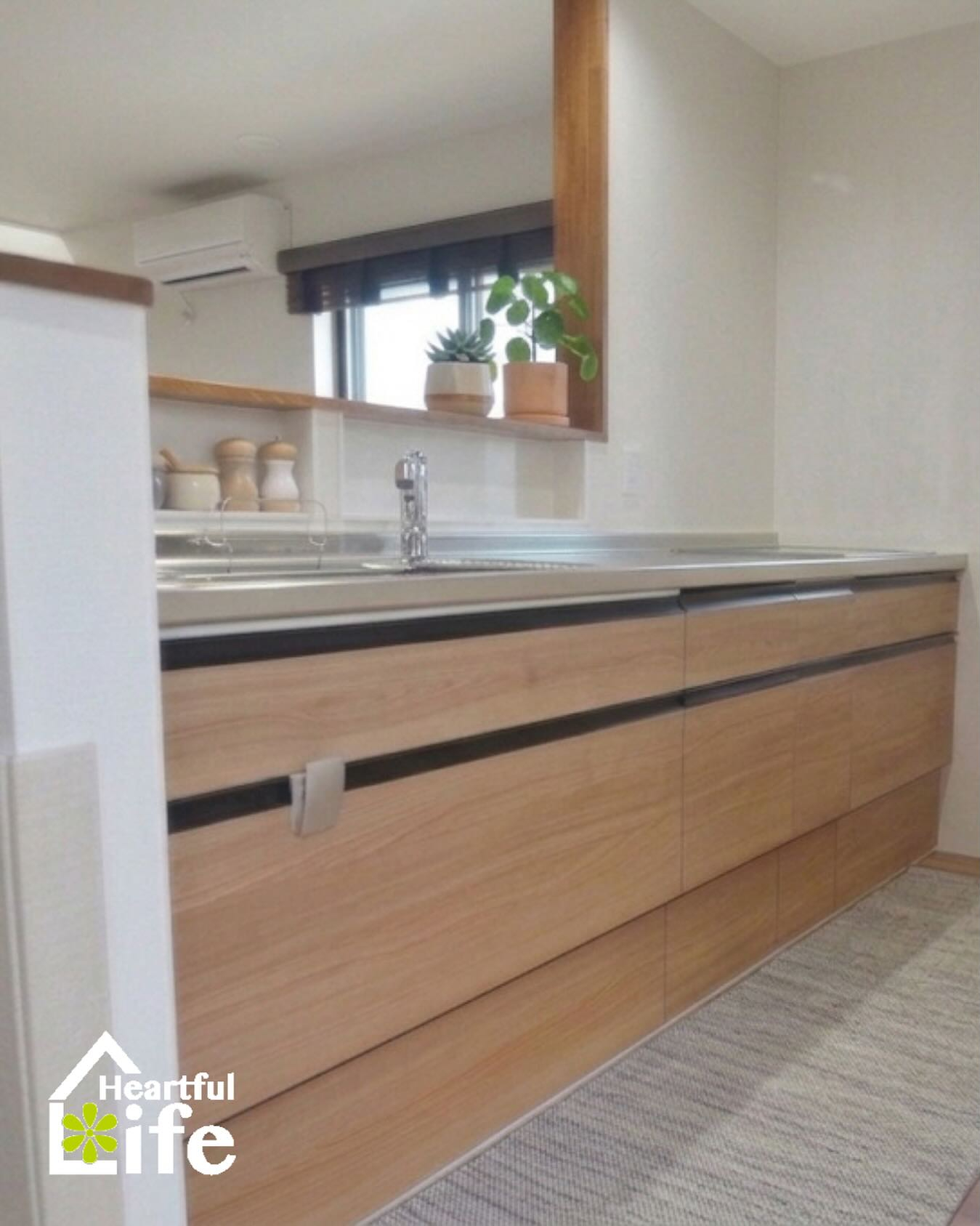 木目調の温かみと、機能美が魅力的なキッチン😌✨コーナーには爪...